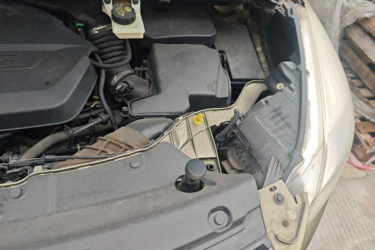Used Ford Kuga 2013 1.6L GTDi Two-Wheel-Drive Comfort Model Engine Bay Left