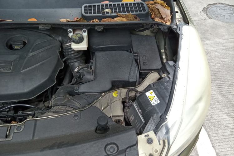 Used Ford Kuga 2013 2.0L GTDi Four-Wheel-Drive Sport Model Engine Bay Left