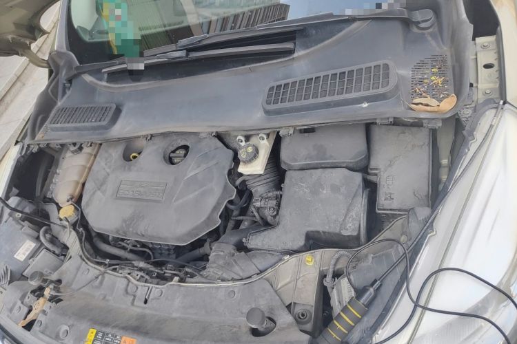 Used Ford Kuga 2013 2.0L GTDi Four-Wheel-Drive Sport Model Engine Bay Left
