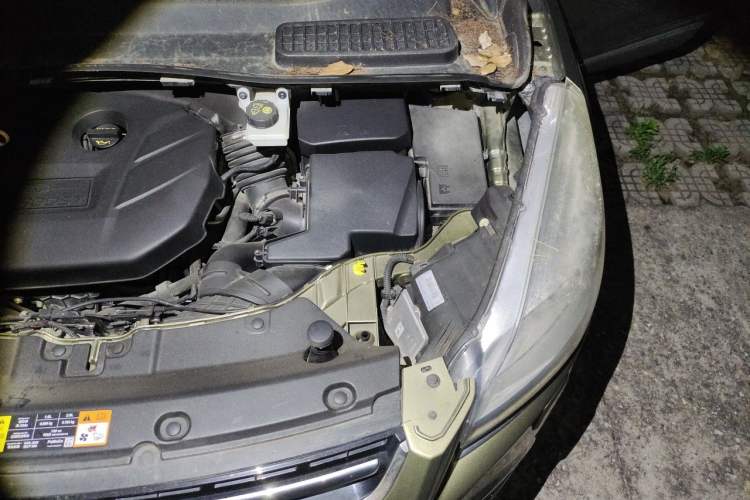 Used Ford Kuga 2013 2.0L GTDi Four-Wheel Drive Premium Model Engine Bay Left