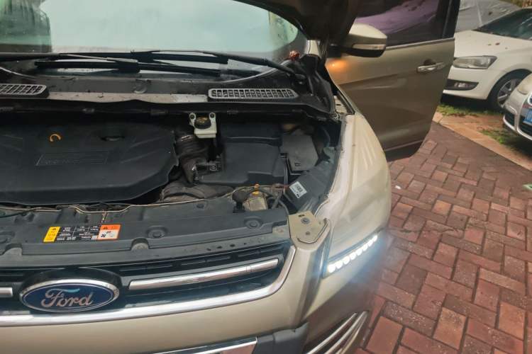 Used Ford Kuga 2013 2.0L GTDi Four-Wheel-Drive Elite Model Engine Bay Left