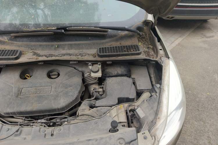 Used Ford Kuga 2013 2.0L GTDi Four-Wheel-Drive Elite Model Engine Bay Left