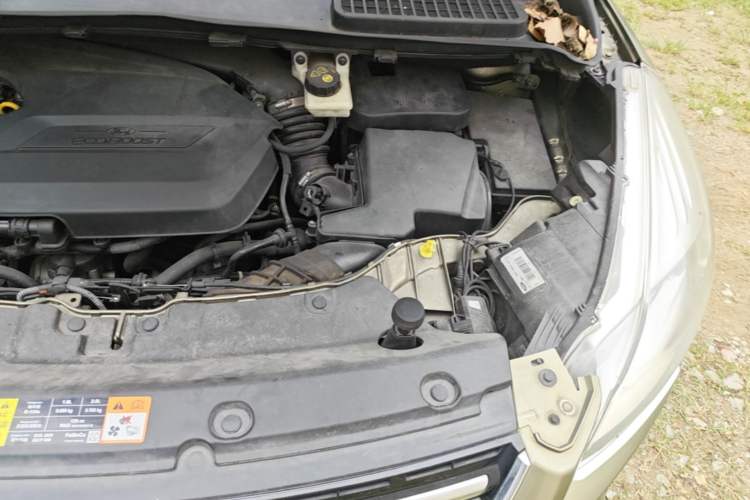 Used Ford Kuga 2013 1.6L GTDi Two-Wheel-Drive Comfort Model Engine Bay Left
