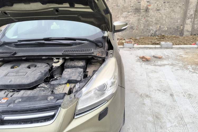 Used Ford Kuga 2013 2.0L GTDi Four-Wheel Drive Premium Model Engine Bay Left