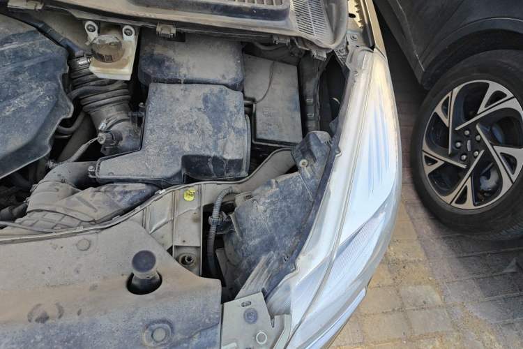 Used Ford Kuga 2013 2.0L GTDi Four-Wheel-Drive Elite Model Engine Bay Left