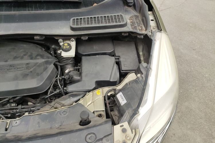 Used Ford Kuga 2013 1.6L GTDi Two-Wheel-Drive Trend Model Engine Bay Left