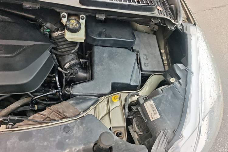 Used Ford Kuga 2013 1.6L GTDi Two-Wheel-Drive Trend Model Engine Bay Left