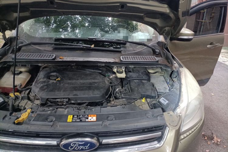 Used Ford Kuga 2013 1.6L GTDi Two-Wheel-Drive Trend Model Engine Bay Left