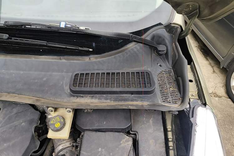 Used Ford Kuga 2013 2.0L GTDi Four-Wheel-Drive Elite Model Engine Bay Left