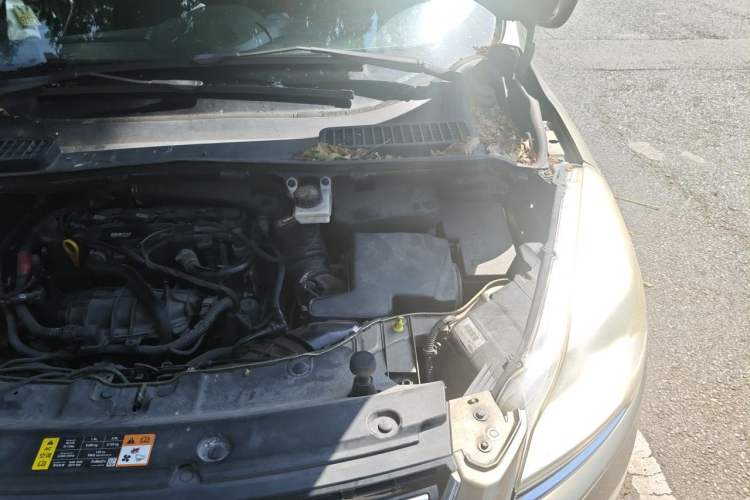 Used Ford Kuga 2013 1.6L GTDi Two-Wheel-Drive Comfort Model Engine Bay Left