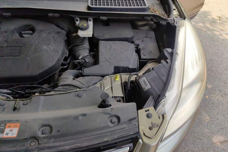 Used Ford Kuga 2013 2.0L GTDi Four-Wheel-Drive Elite Model Engine Bay Left