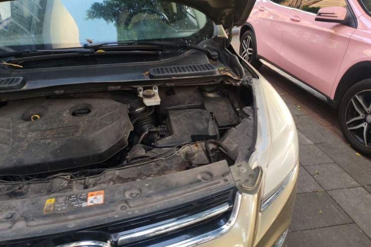 Used Ford Kuga 2013 2.0L GTDi Four-Wheel-Drive Elite Model Engine Bay Left