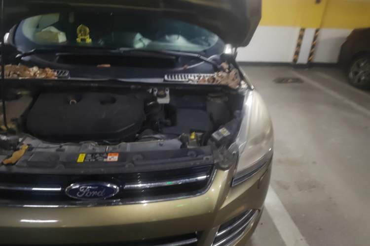 Used Ford Kuga 2013 2.0L GTDi Four-Wheel-Drive Sport Model Engine Bay Left