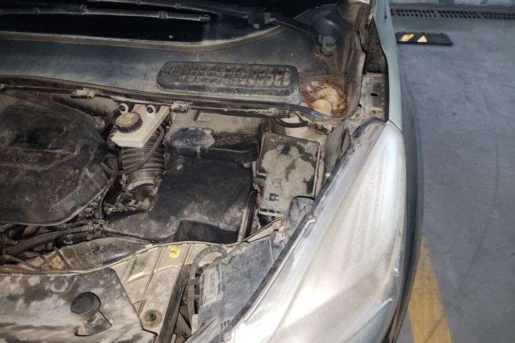 Used Ford Kuga 2013 1.6L GTDi Two-Wheel-Drive Trend Model Engine Bay Left
