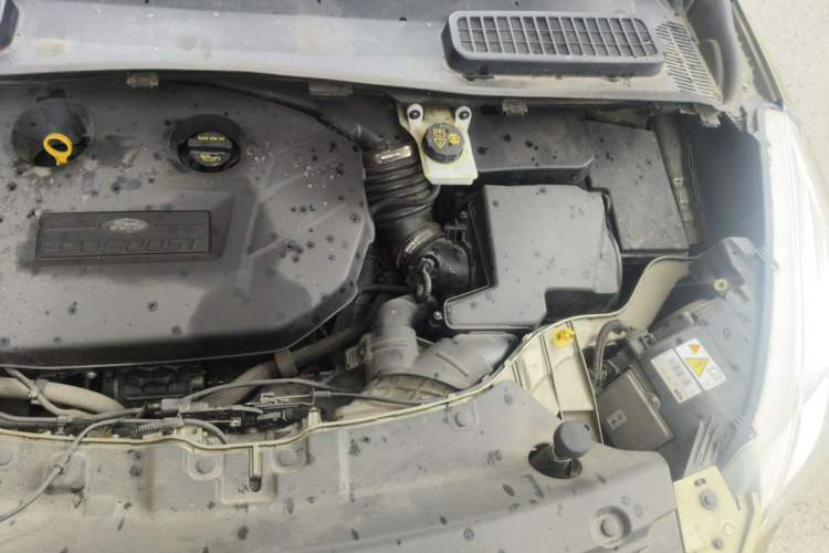 Used Ford Kuga 2013 2.0L GTDi Four-Wheel Drive Premium Model Engine Bay Left