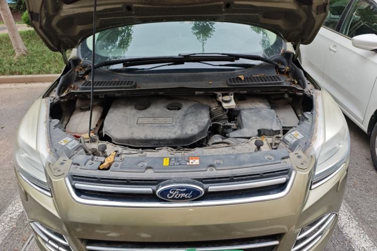 Used Ford Kuga 2013 2.0L GTDi Four-Wheel-Drive Sport Model Engine Bay