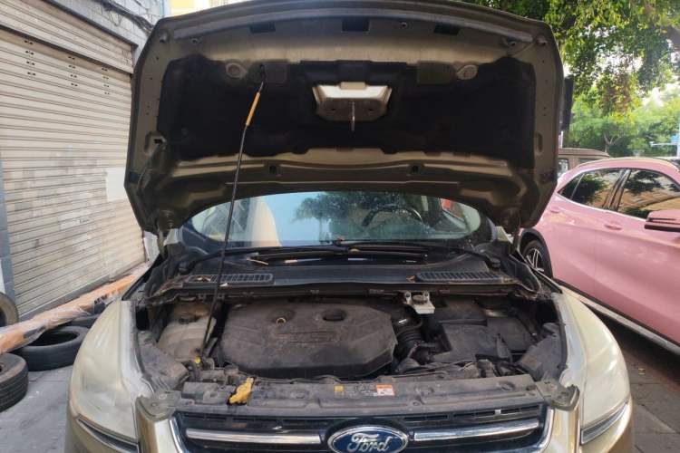 Used Ford Kuga 2013 2.0L GTDi Four-Wheel-Drive Elite Model Engine Bay