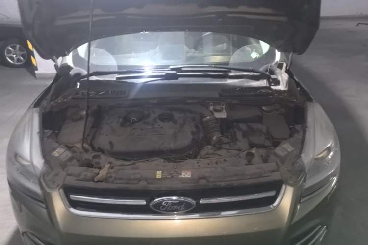 Used Ford Kuga 2013 2.0L GTDi Four-Wheel-Drive Sport Model Engine Bay