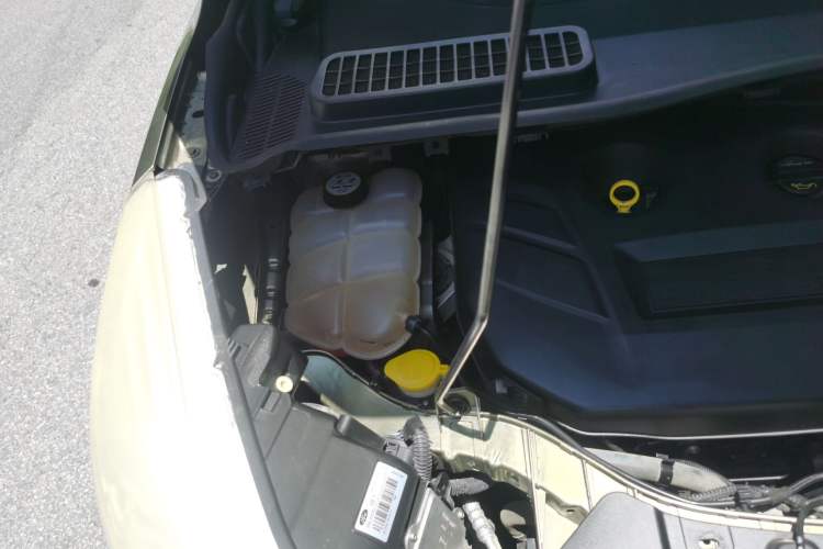 Used Ford Kuga 2013 2.0L GTDi Four-Wheel-Drive Sport Model Engine Bay Right
