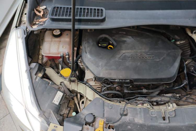 Used Ford Kuga 2013 1.6L GTDi Two-Wheel-Drive Trend Model Engine Bay Right