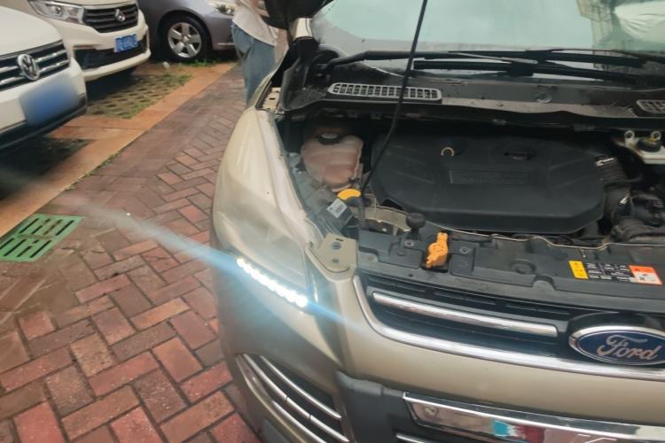 Used Ford Kuga 2013 2.0L GTDi Four-Wheel-Drive Elite Model Engine Bay Right