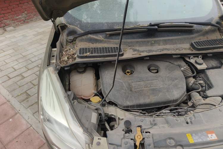 Used Ford Kuga 2013 2.0L GTDi Four-Wheel-Drive Elite Model Engine Bay Right