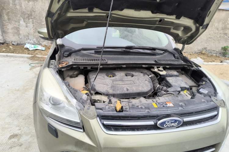 Used Ford Kuga 2013 2.0L GTDi Four-Wheel Drive Premium Model Engine Bay Right
