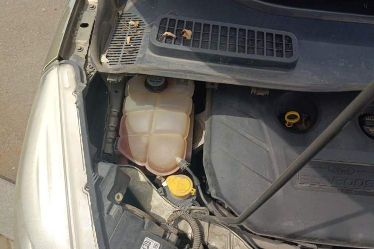 Used Ford Kuga 2013 2.0L GTDi Four-Wheel Drive Premium Model Engine Bay Right