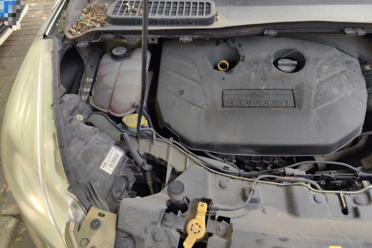 Used Ford Kuga 2013 2.0L GTDi Four-Wheel-Drive Elite Model Engine Bay Right