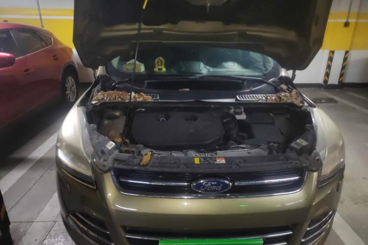 Used Ford Kuga 2013 2.0L GTDi Four-Wheel-Drive Sport Model Engine Bay Right