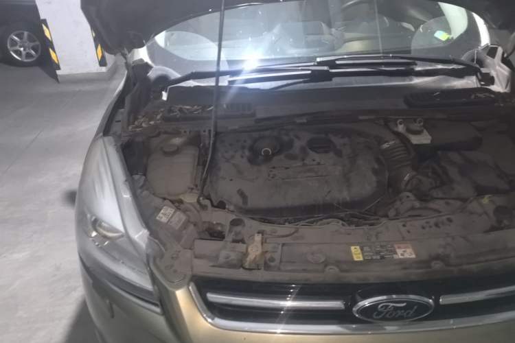 Used Ford Kuga 2013 2.0L GTDi Four-Wheel-Drive Sport Model Engine Bay Right