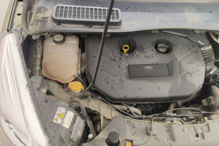 Used Ford Kuga 2013 2.0L GTDi Four-Wheel Drive Premium Model Engine Bay Right
