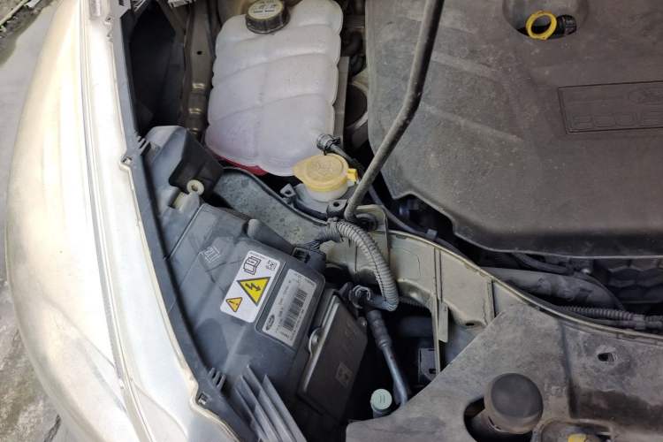 Used Ford Kuga 2013 2.0L GTDi Four-Wheel Drive Premium Model Engine Bay Right