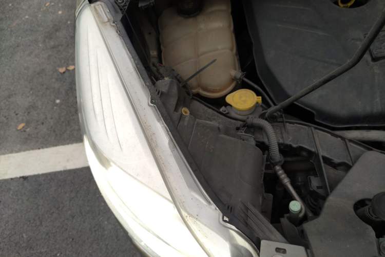Used Ford Kuga 2013 2.0L GTDi Four-Wheel-Drive Elite Model Engine Bay Right