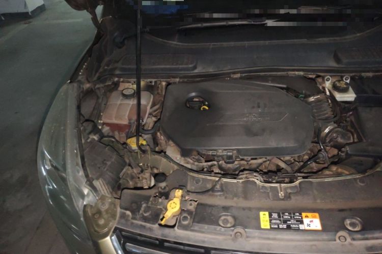 Used Ford Kuga 2013 1.6L GTDi Two-Wheel-Drive Comfort Model Engine Bay Right