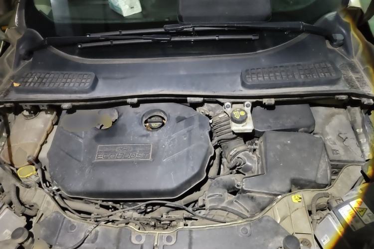 Used Ford Kuga 2013 2.0L GTDi Four-Wheel-Drive Sport Model Engine Bay