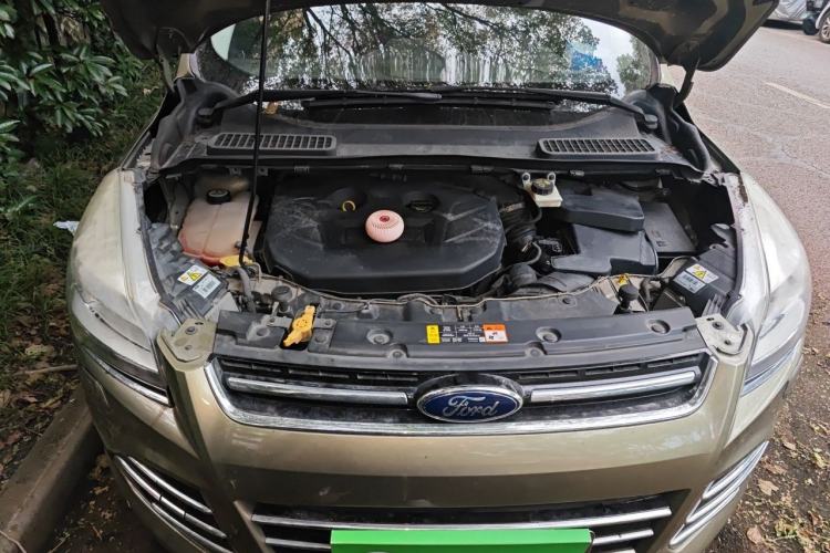 Used Ford Kuga 2013 2.0L GTDi Four-Wheel-Drive Sport Model Engine Bay