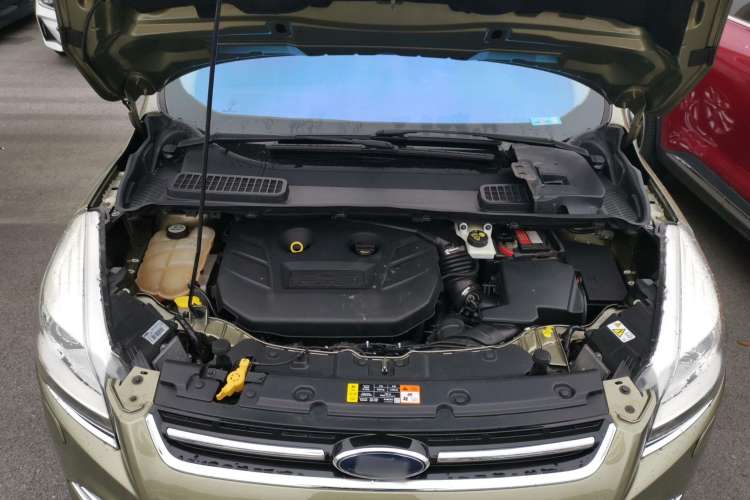 Used Ford Kuga 2013 2.0L GTDi Four-Wheel-Drive Sport Model Engine Bay