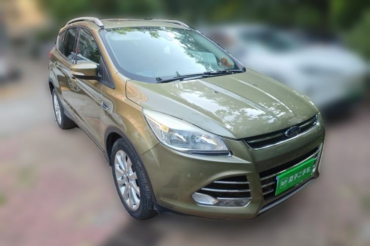 Used Ford Kuga 2013 1.6L GTDi Two-Wheel-Drive Trend Model Front Right 45 Deg
