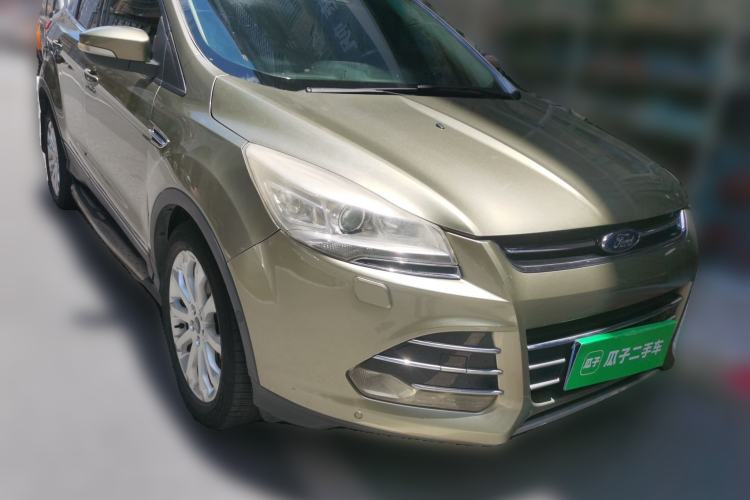 Used Ford Kuga 2013 2.0L GTDi Four-Wheel-Drive Sport Model Front Right 45 Deg