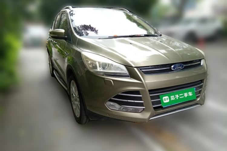 Used Ford Kuga 2013 2.0L GTDi Four-Wheel-Drive Sport Model Front Right 45 Deg