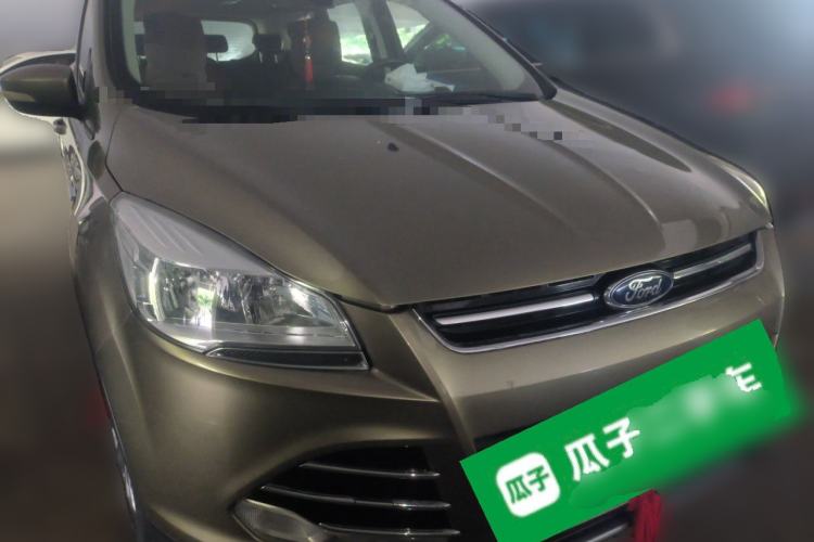 Used Ford Kuga 2013 1.6L GTDi Two-Wheel-Drive Trend Model Front Right 45 Deg