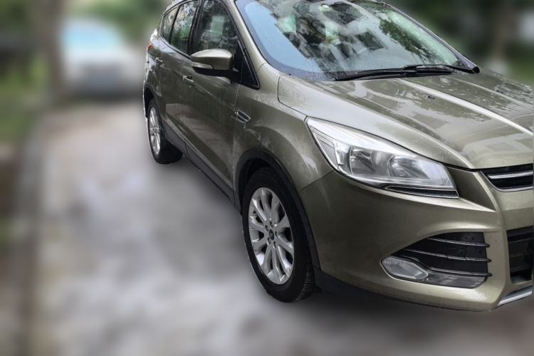 Used Ford Kuga 2013 1.6L GTDi Two-Wheel-Drive Comfort Model Front Right 45 Deg