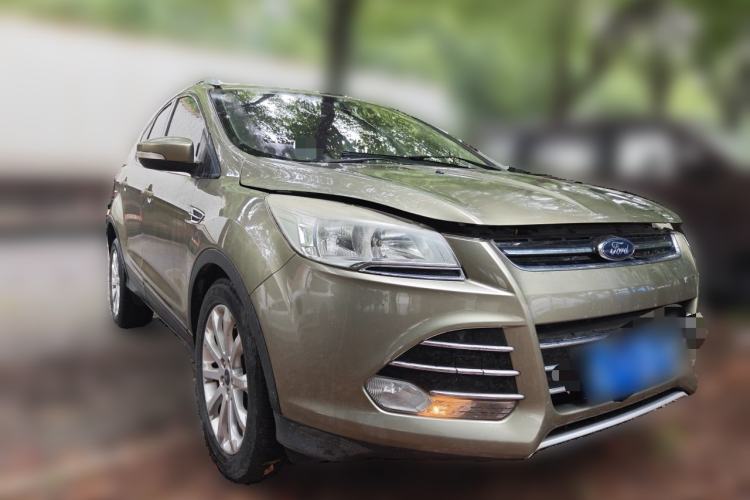 Used Ford Kuga 2013 1.6L GTDi Two-Wheel-Drive Trend Model Front Right 45 Deg