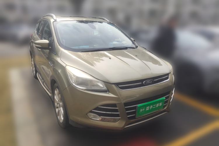 Used Ford Kuga 2013 1.6L GTDi Two-Wheel-Drive Trend Model Front Right 45 Deg