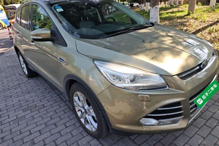 Used Ford Kuga 2013 2.0L GTDi Four-Wheel-Drive Sport Model Front Right 45 Deg