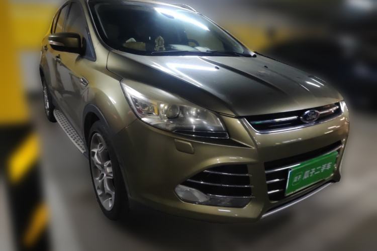 Used Ford Kuga 2013 2.0L GTDi Four-Wheel-Drive Sport Model Front Right 45 Deg