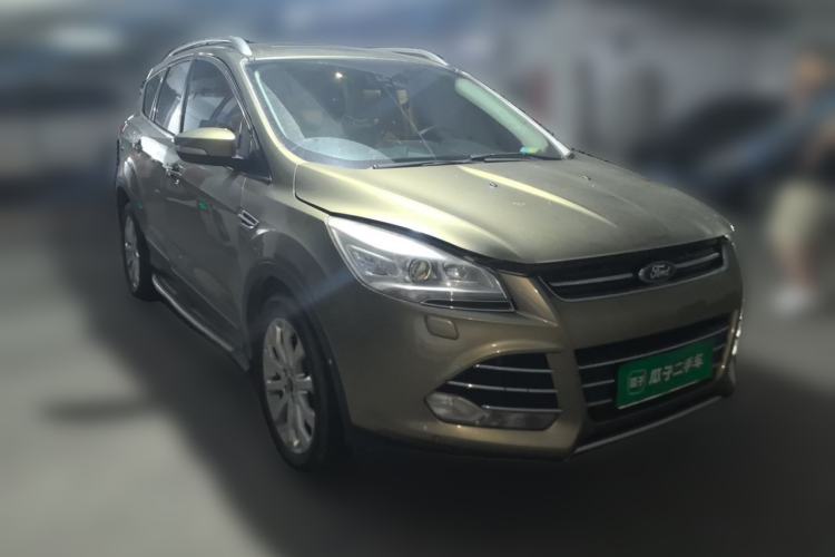 Used Ford Kuga 2013 2.0L GTDi Four-Wheel-Drive Sport Model Front Right 45 Deg
