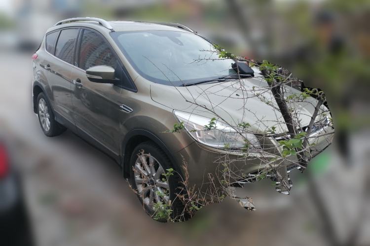 Used Ford Kuga 2013 1.6L GTDi 4x4 Elite Model Front Right 45 Deg