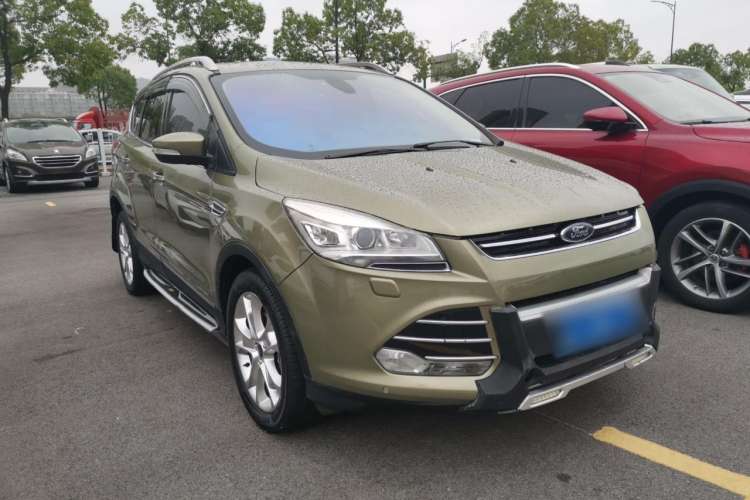 Used Ford Kuga 2013 2.0L GTDi Four-Wheel-Drive Sport Model Front Right 45 Deg